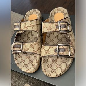 Gucci slide with straps